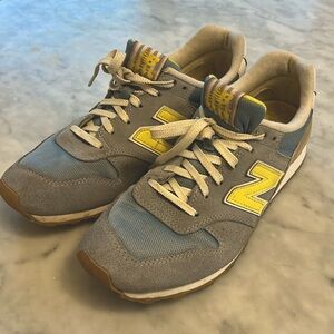 New Balance 696 Retro Sneaker for women size 8.5